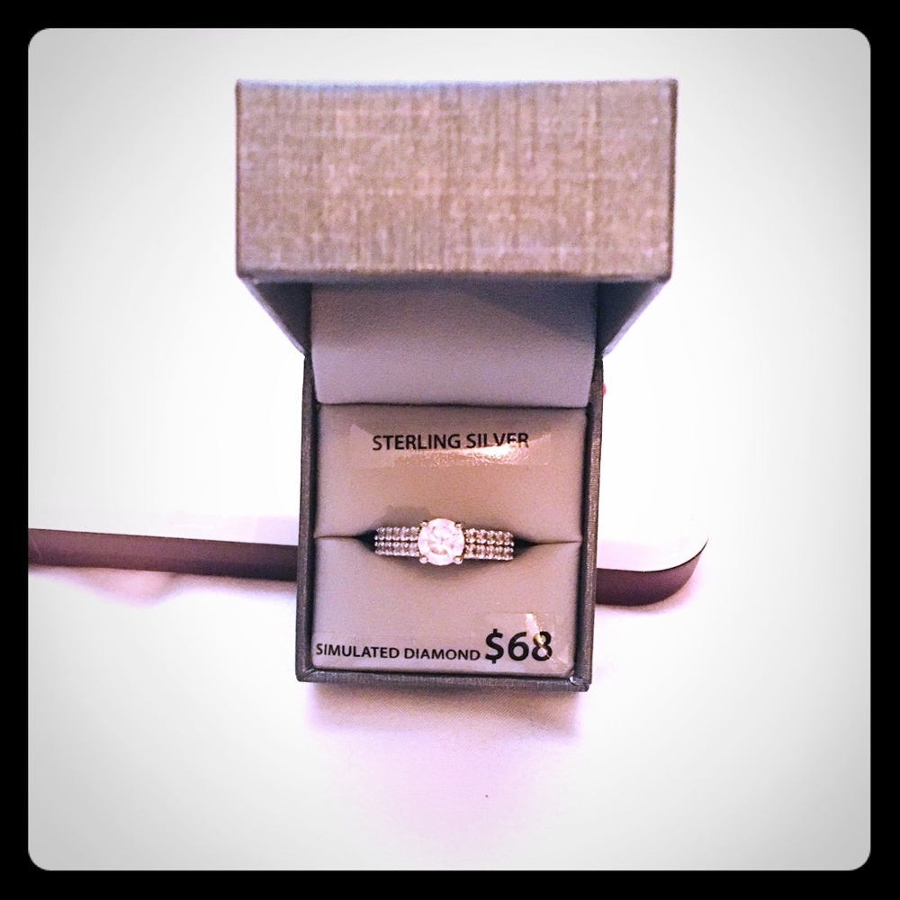 Size 7 engagement ring 💍